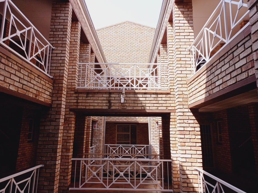 1 Bedroom Property for Sale in Kannoniers Park North West